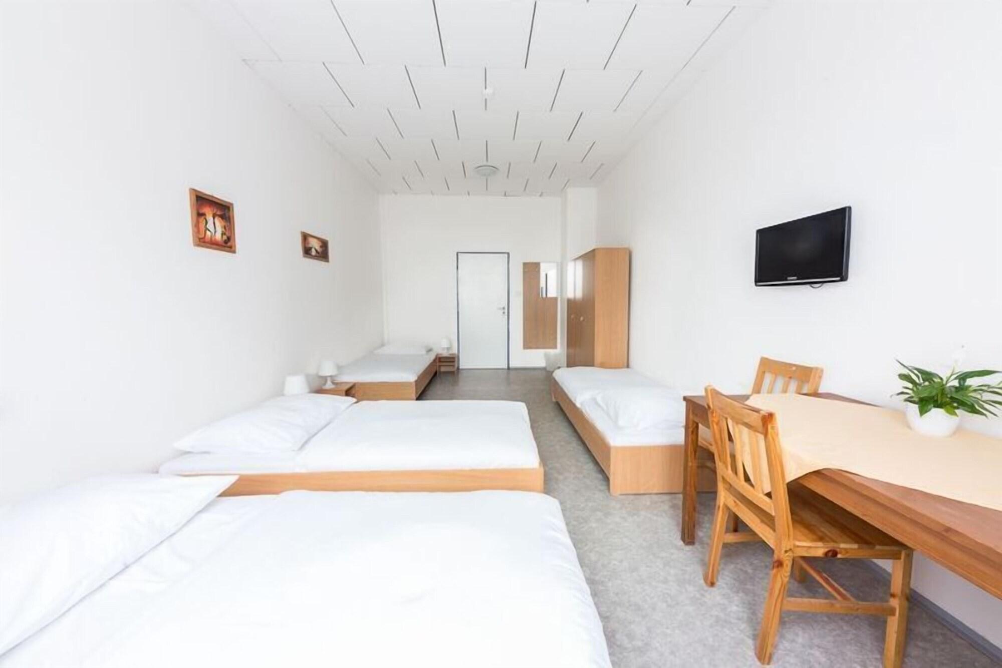City Hostel Brno Модржице Экстерьер фото