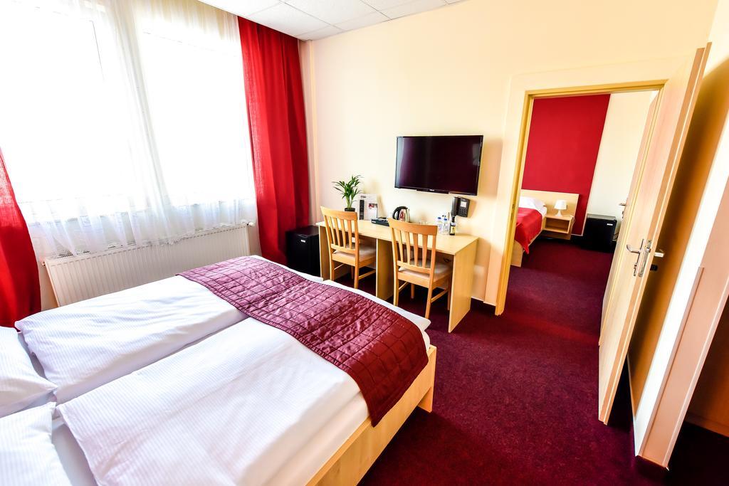City Hostel Brno Модржице Экстерьер фото