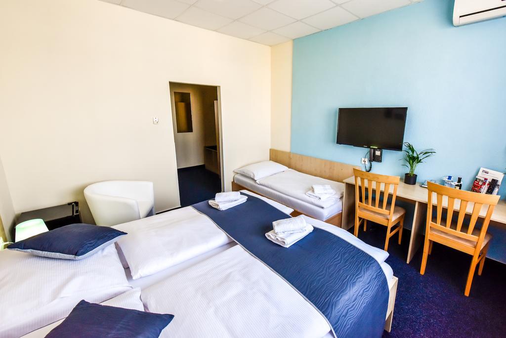 City Hostel Brno Модржице Экстерьер фото