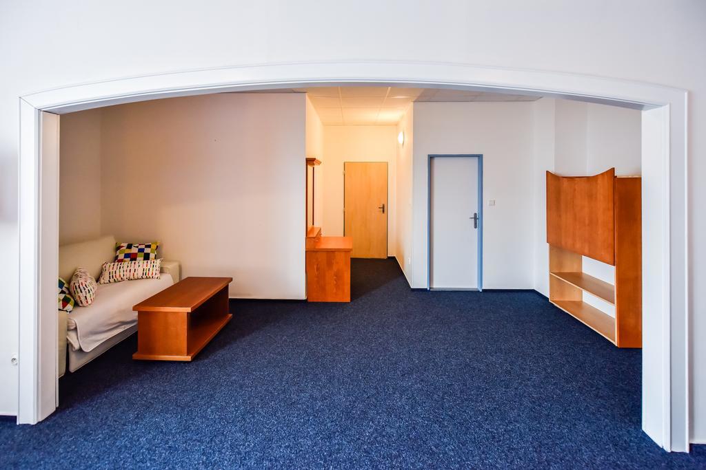 City Hostel Brno Модржице Экстерьер фото