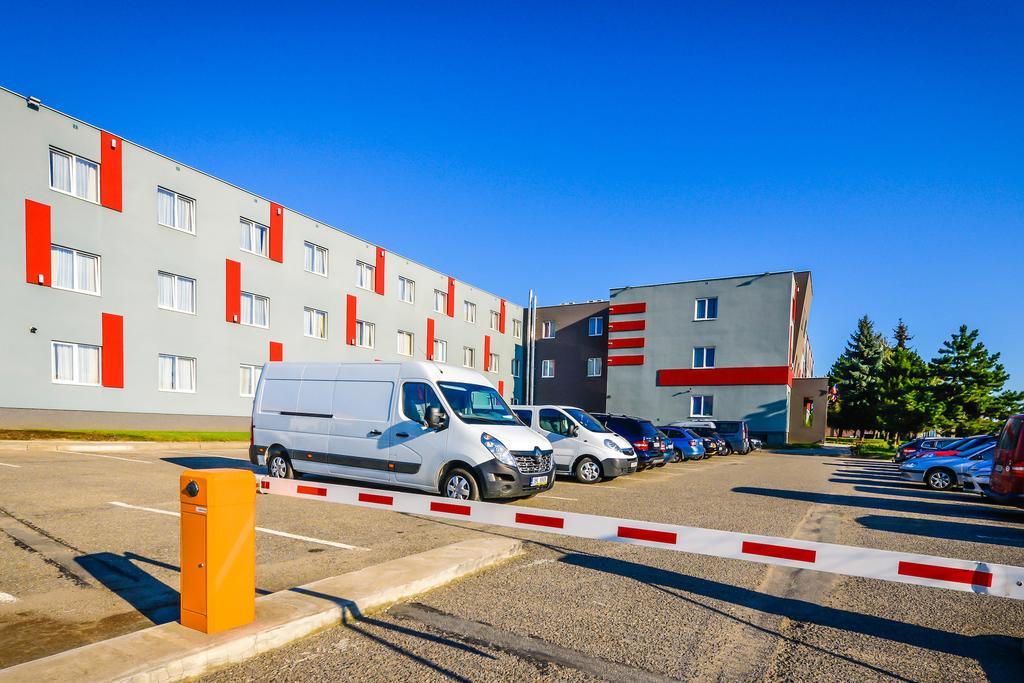 City Hostel Brno Модржице Экстерьер фото