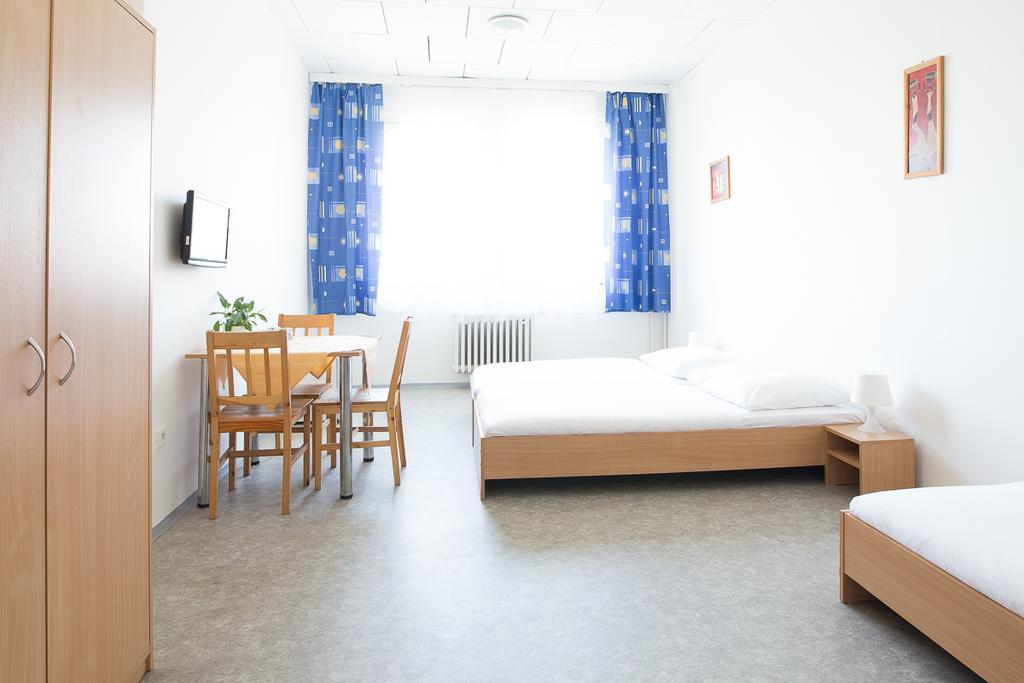 City Hostel Brno Модржице Экстерьер фото