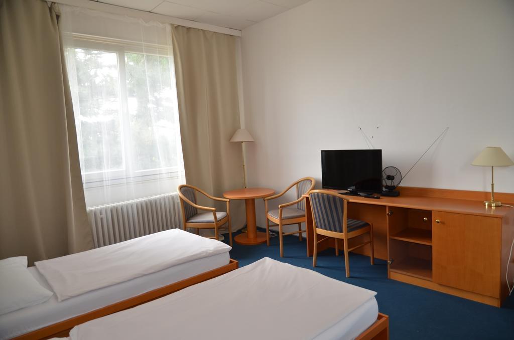 City Hostel Brno Модржице Экстерьер фото