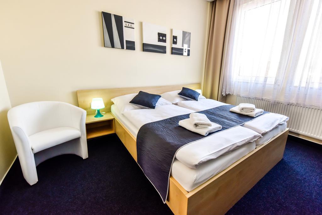 City Hostel Brno Модржице Экстерьер фото